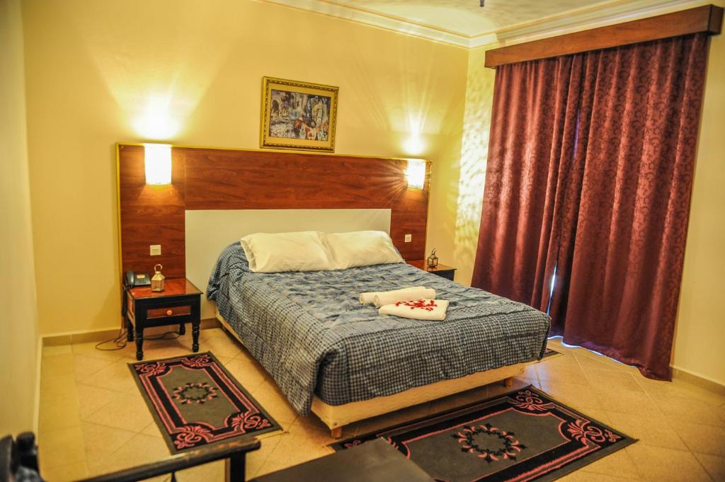Двухместный (Двухместный номер Делюкс с 1 кроватью (для 2 взрослых и 1 ребенка)) отеля Hotel Saghro, Тингир