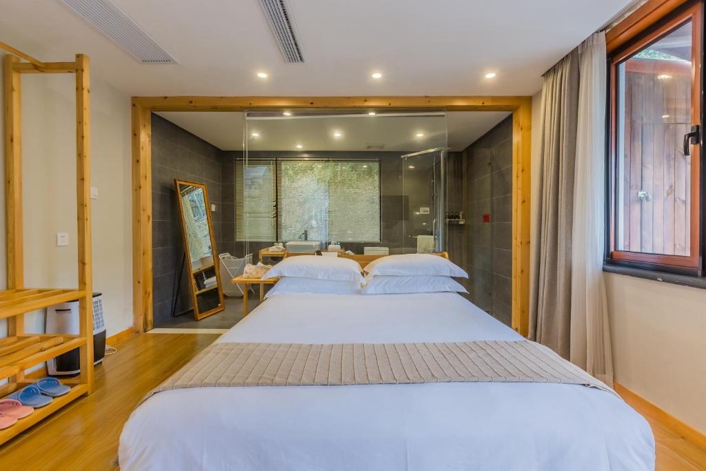 Двухместный (Двухместный номер с 1 кроватью и балконом), Hangzhou Pupu Homestay