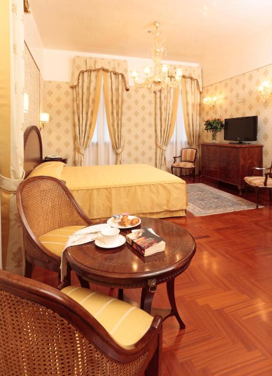 Двухместный (Двухместный номер Делюкс с 1 кроватью) отеля Hotel Palazzo Stern, Венеция