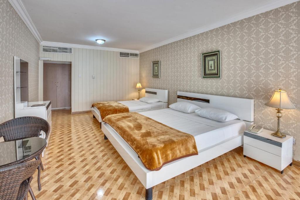 Трехместный (Трехместный номер) курортного отеля Al Khalidiah Resort, Шарджа