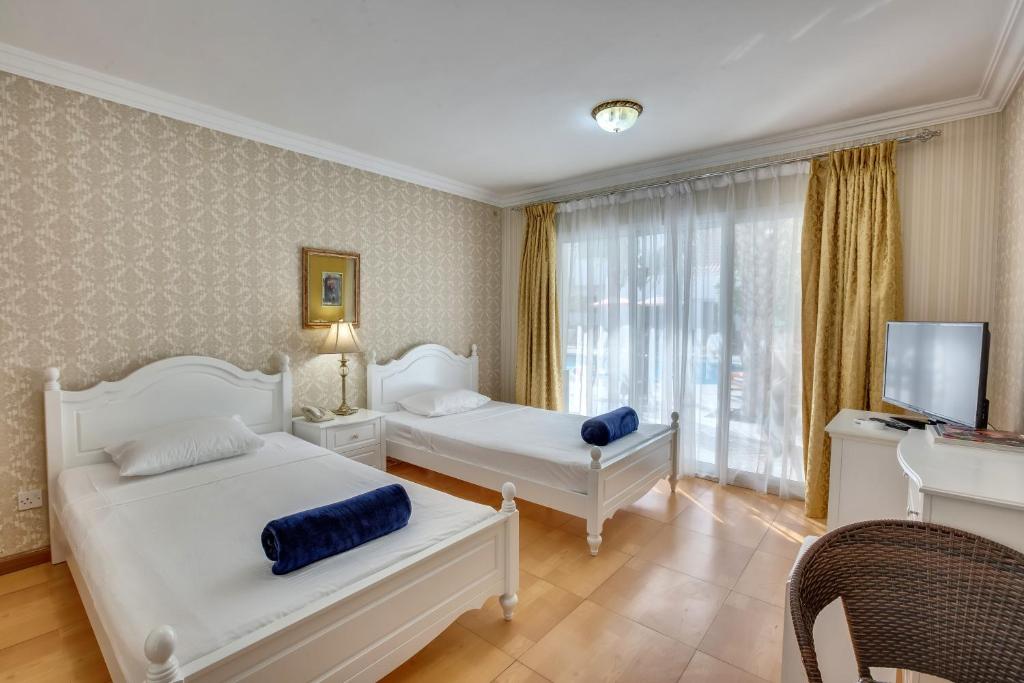 Двухместный (Стандартный двухместный номер с 2 отдельными кроватями) курортного отеля Al Khalidiah Resort, Шарджа