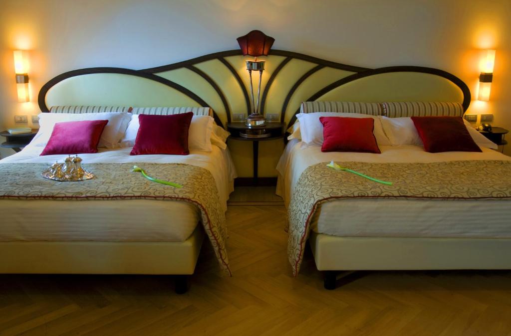 Семейный (Семейный номер (для 4 взрослых)) отеля Grand Hotel Savoia, Генуя