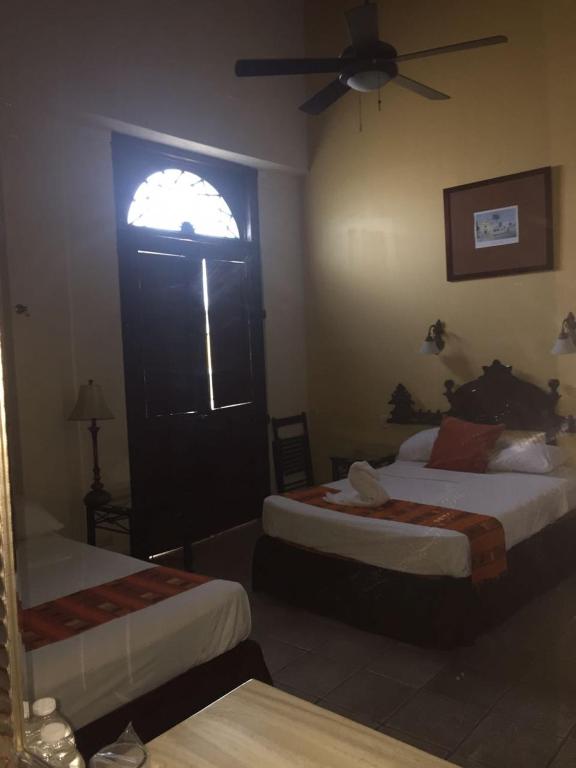 Двухместный (Двухместный номер с 1 кроватью и балконом) отеля Hotel San Miguel Arcangel, Исамаль