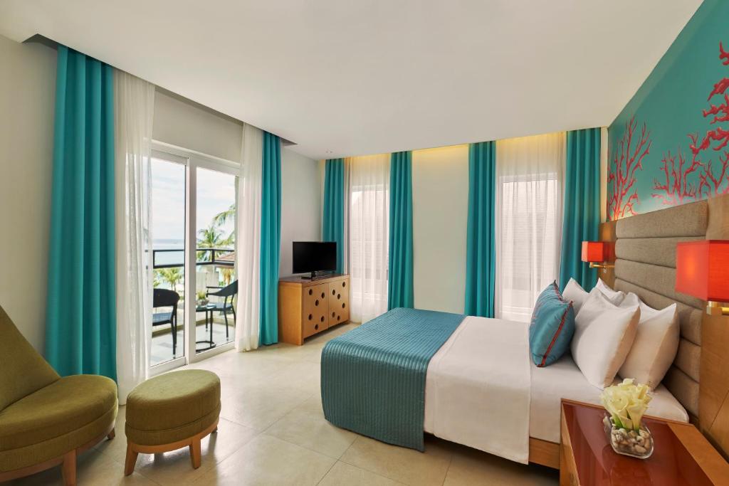 Двухместный (Классический номер с кроватью размера «queen-size») курортного отеля Movenpick Resort & Spa Boracay, Боракай
