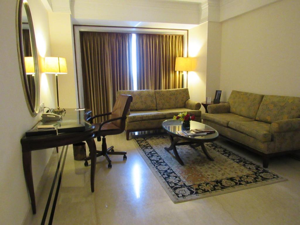 Сьюит (Executive Suite with complimentary Airport Transfers ,free Wi-Fi, 15 % discount on food and soft beverages), Eros Hotel New Delhi, Nehru Place