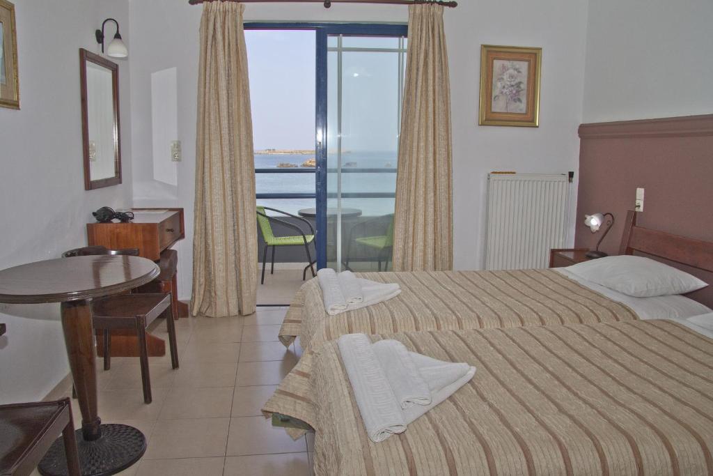 Двухместный (Двухместный номер с 2 отдельными кроватями и видом на море) отеля Danaos, Ханья