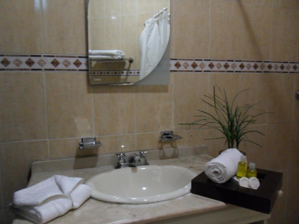 Сьюит (Люкс с 2 спальнями) отеля Hotel Suite Azomali, Тула-дель-Алленде