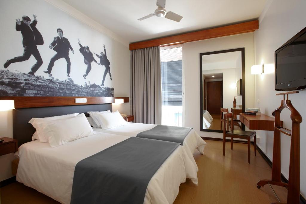 Двухместный (Двухместный номер с 1 кроватью или 2 отдельными кроватями и балконом) отеля Hotel do Carmo, Фуншал