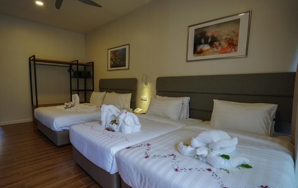 Четырехместный (Четырехместный номер Делюкс) курортного отеля Aman Tioman Beach Resort, Тиоман