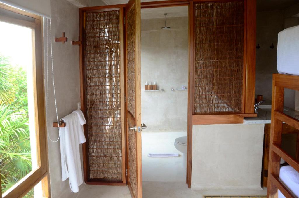 Семейный (Семейный люкс Casa Pocna с видом на джунгли и кондиционером), Hotel Poc Na Tulum