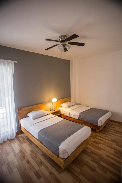 Двухместный (Двухместный номер с 1 кроватью или 2 отдельными кроватями и общей ванной комнатой в коридоре) хостела Hostal Tres Central, Тустла-Гутьеррес