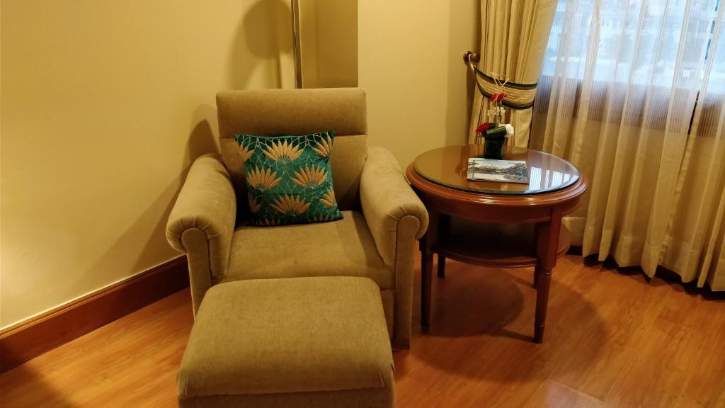 Двухместный (Deluxe Double or Twin Room with with 20% discount on food and soft beverages; Early check in and late check out (4 hrs. Subject to avl); Upgrade to next category (subject to avl)), Jaypee Vasant Continental