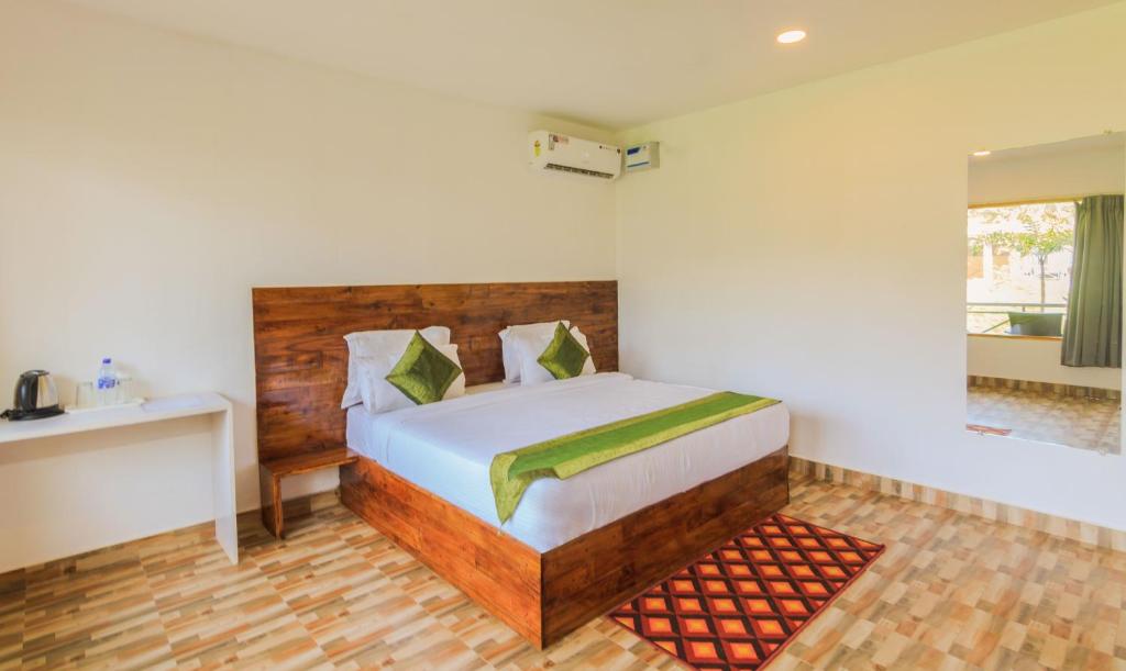 Двухместный (Стандартный двухместный номер с 1 кроватью) курортного отеля Treebo Lands End Beach Resort, Морджим