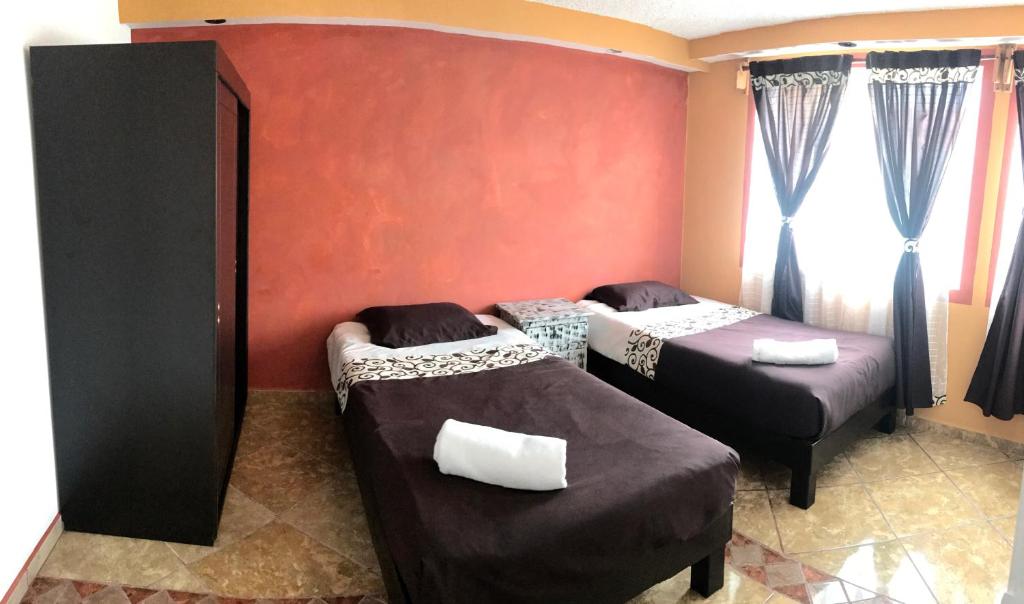 Номер (Односпальная кровать в общем номере для мужчин и женщин) гостевого дома Hostal Luxury Tlatlauquitepec, Тлатлаукитепек