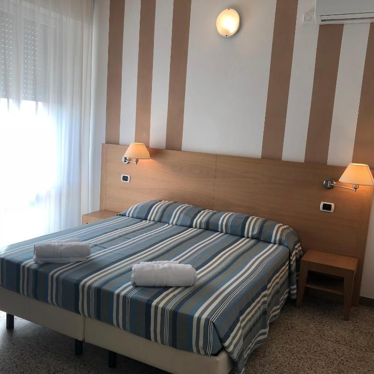Двухместный (Двухместный номер с 1 кроватью или 2 отдельными кроватями) отеля Hotel Gin, Римини