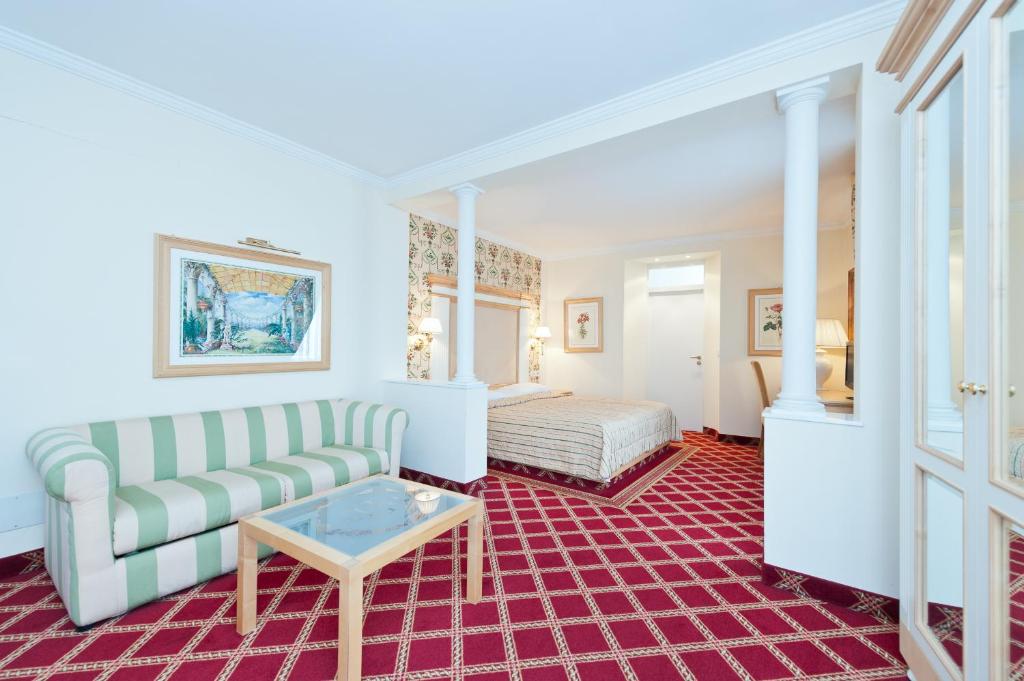 Двухместный (Двухместный номер Делюкс с кроватью размера «king-size» и гидромассажной ванной, вид на сад) отеля Business Resort Parkhotel Werth, Больцано