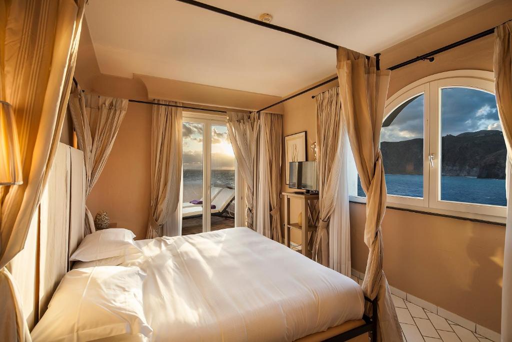 Сьюит (Люкс Lipari), Therasia Resort Sea and SPA