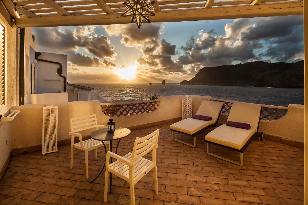 Сьюит (Люкс Lipari), Therasia Resort Sea and SPA