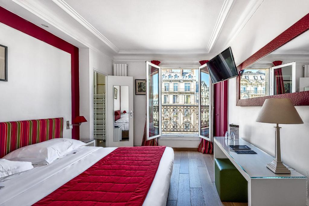Двухместный (Двухместный номер с 1 кроватью, балконом и видом на Триумфальную арку (для 1 или 2 человек)) отеля Etoile Park Hotel, Париж