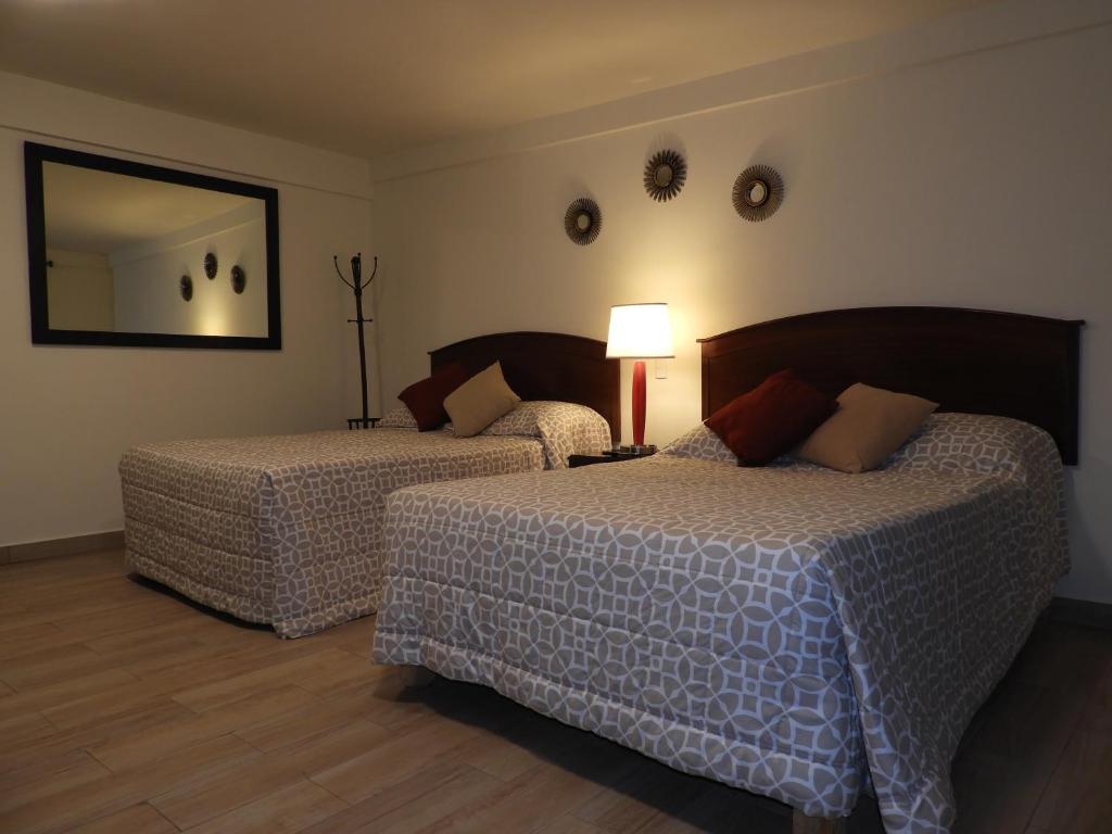 Двухместный (Стандартный двухместный номер с 2 двуспальными кроватями) апарт-отеля Casona San Cayetano Suites & Lofts, Гуанахуато