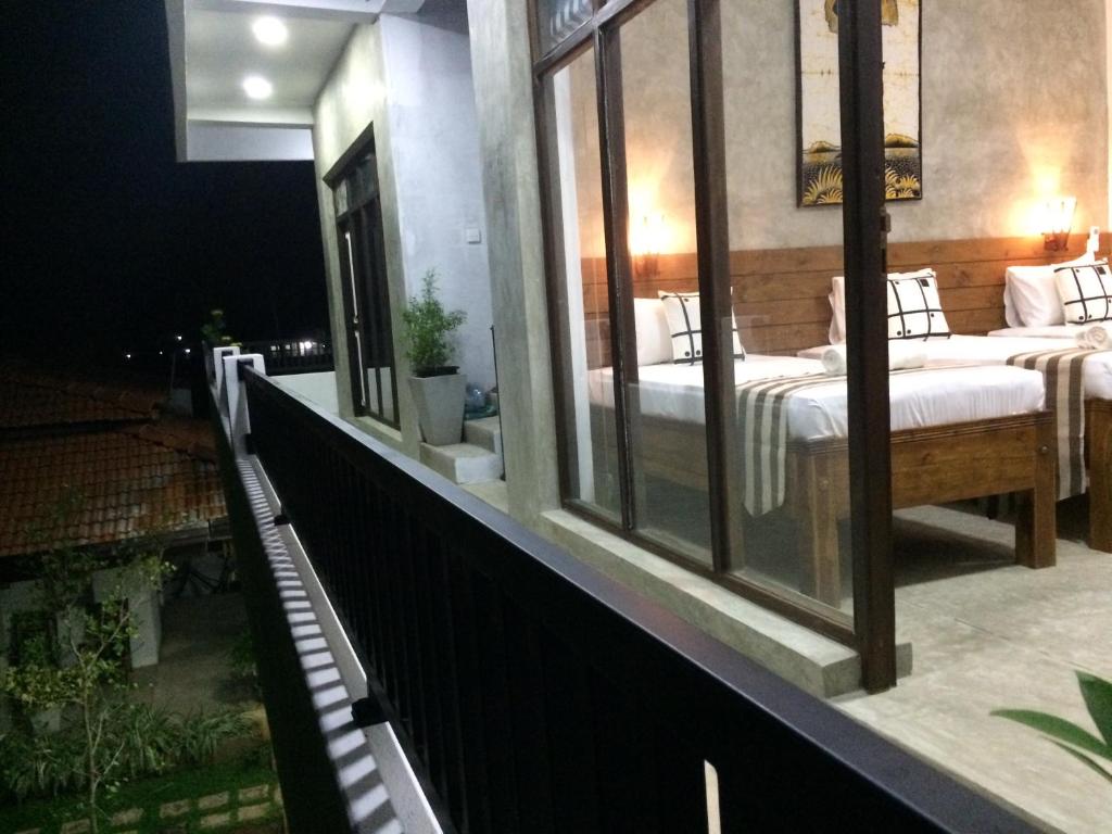 Трехместный (Deluxe Triple Room with Balcony & Canal View), Green Wood Villa Negombo