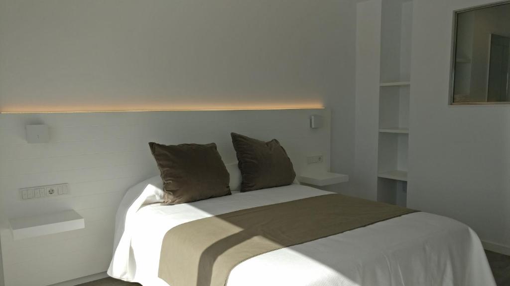 Двухместный (Улучшенный двухместный номер с 1 кроватью или 2 отдельными кроватями и видом на море) гостевого дома Hostal La Palma, Инка