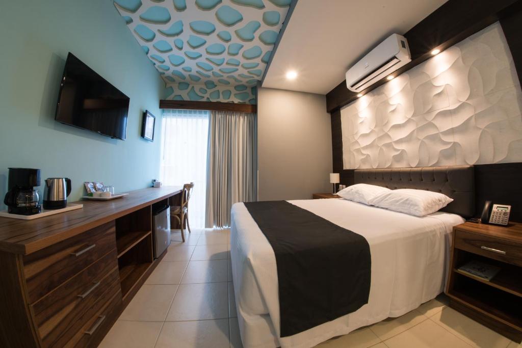 Двухместный (Номер Делюкс с кроватью размера «queen-size») отеля Hotel & Suites Clipperton, Веракрус