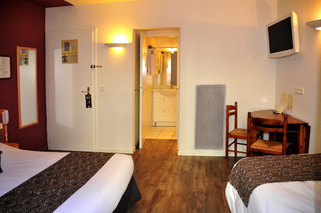 Двухместный (Двухместный номер с 2 отдельными кроватями) отеля Hôtel aux Bruyères, Кольмар