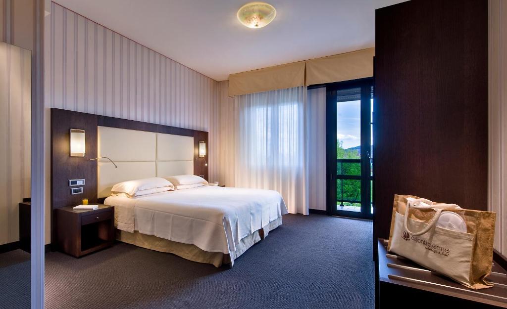 Двухместный (Улучшенный двухместный номер с 1 кроватью или 2 отдельными кроватями) отеля Atlantic Terme Natural Spa & Hotel, Абано-Терме