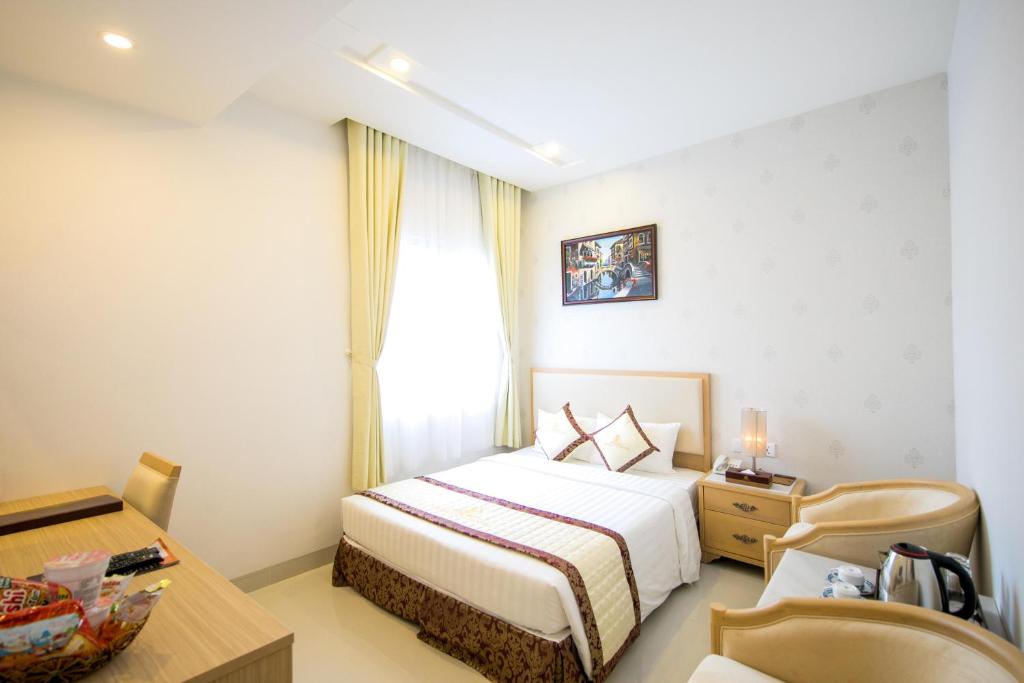 Двухместный (Улучшенный двухместный номер с 1 кроватью) отеля Le Saigon Hotel, Хошимин