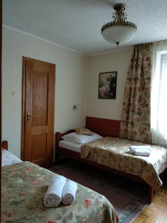 Двухместный (Двухместный номер с 2 отдельными кроватями и ванной комнатой) отеля Villa Almira, Поляница-Здруй