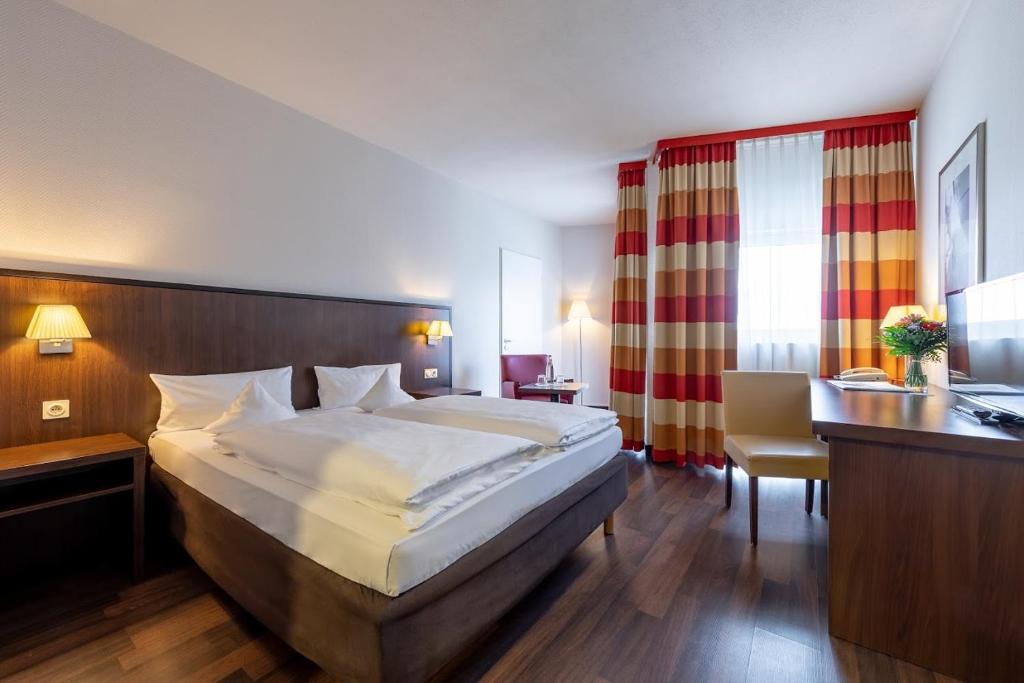 Двухместный (Номер Делюкс с кроватью размера «king-size») отеля Motel Plus Frankfurt am Main, Франкфурт-на-Майне