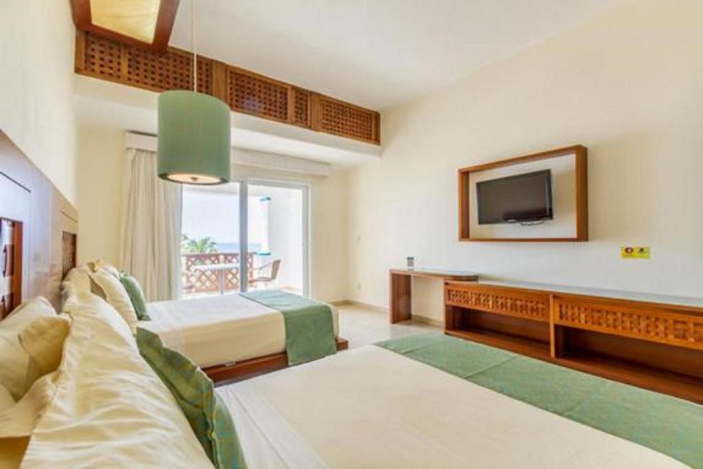 Двухместный (Двухместный номер с 2 двуспальными кроватями и видом на океан) отеля Hotel Blater, Пуэрто-Эскондидо
