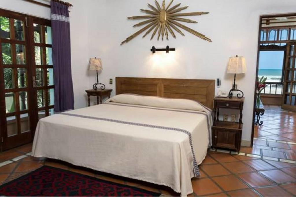 Двухместный (Двухместный номер Делюкс с 1 кроватью и балконом, вид на море) отеля Hotel Santa Fe, Пуэрто-Эскондидо