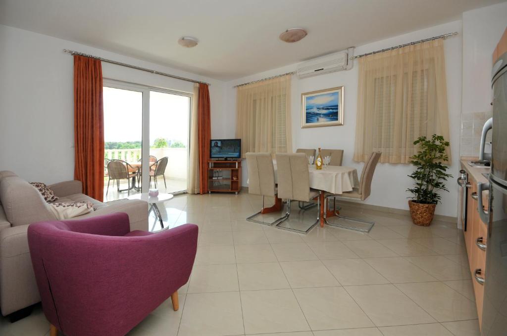 Апартаменты (Superior Two-Bedroom Apartment with Balcony (4+1)) апартамента Apartmani Trogir, Трогир