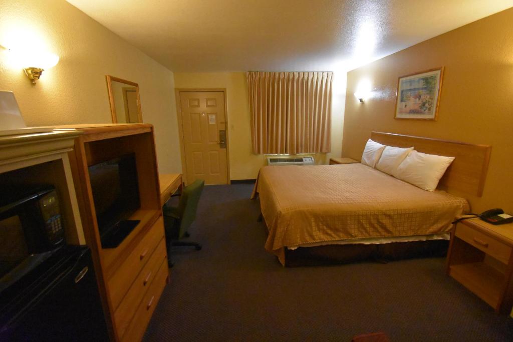 Двухместный (Стандартный номер с кроватью размера «king-size») мотеля Americas Best Value Inn San Antonio/Lackland AFB, Сан-Антонио