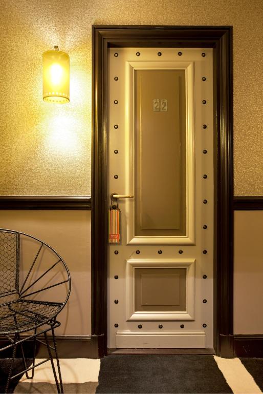 Двухместный (Классический двухместный номер с 1 кроватью) отеля Hôtel Thérèse, Париж