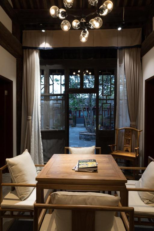 Двухместный (Улучшенный номер с кроватью размера «queen-size»), Courtyard Guesthouse, Beijing