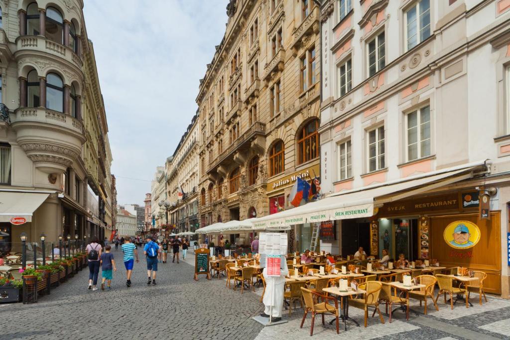 Сьюит (Люкс с видом на город), Отель Prague Inn