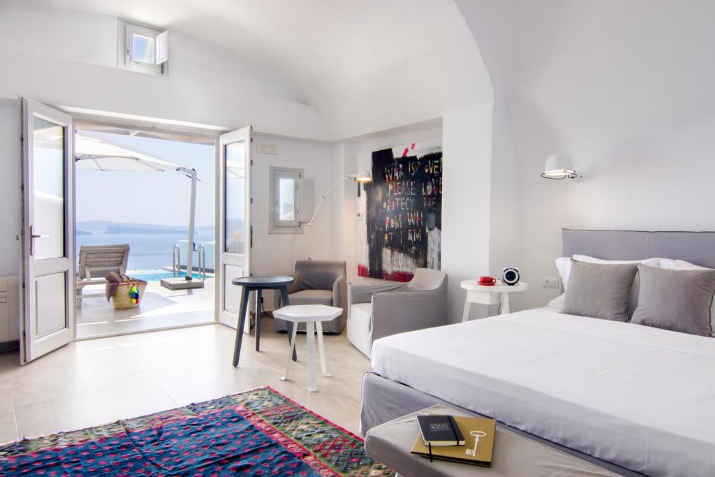 Сьюит (Люкс «Гранд» с собственным бассейном и видом на кальдеру) отеля Santorini Secret Suites & Spa, Оя
