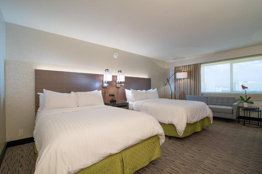 Двухместный (Представительский двухместный номер с 2 двуспальными кроватями) отеля Miyako Hotel Los Angeles, Лос-Анджелес