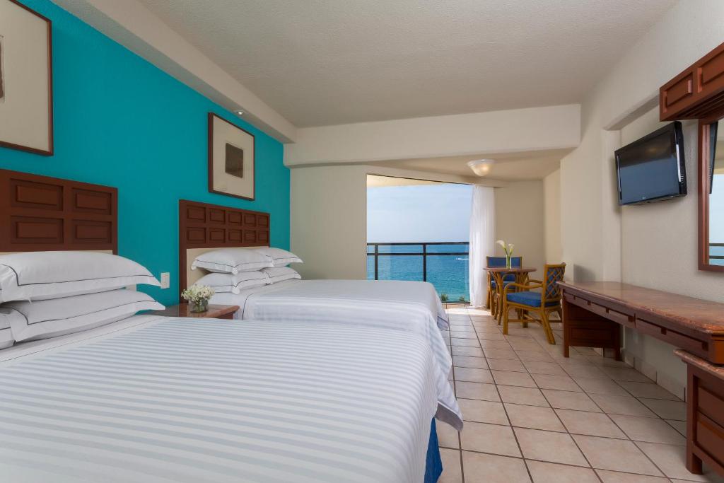 Двухместный (Superior Room Sea View (2 adults + 2 children) ) курортного отеля Barceló Ixtapa - All Inclusive, Икстапа