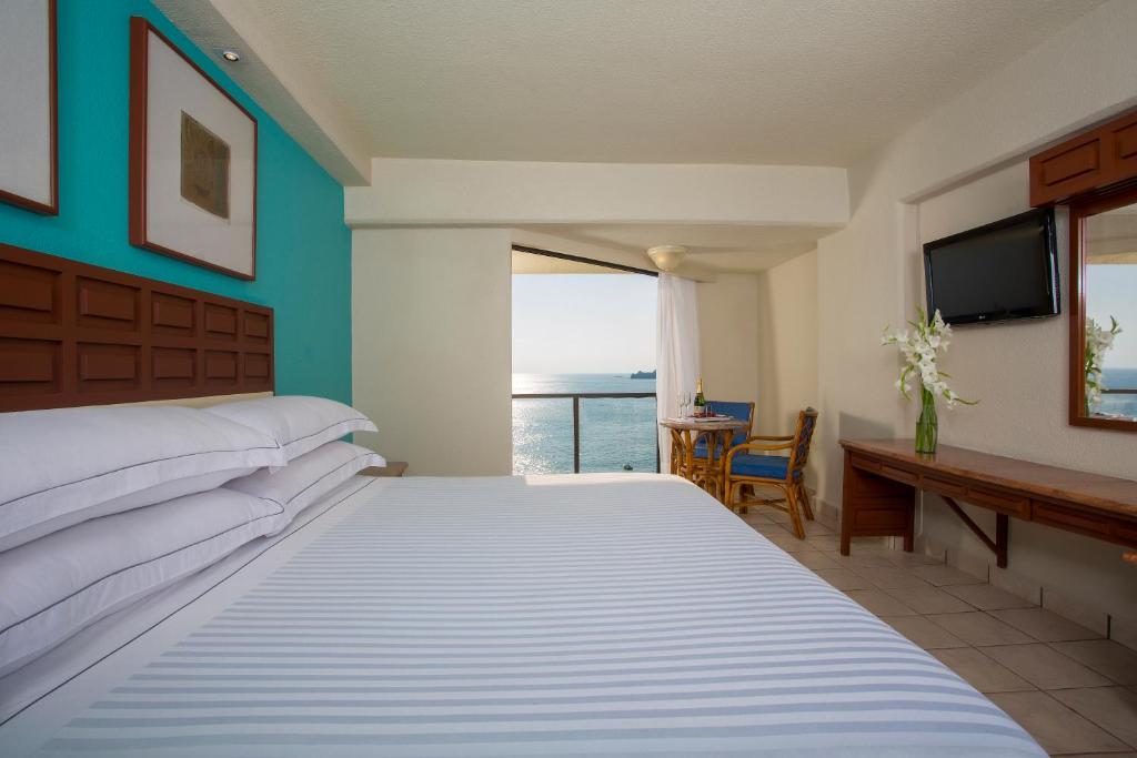 Двухместный (Superior Room Club Premium (2 adults) ) курортного отеля Barceló Ixtapa - All Inclusive, Икстапа