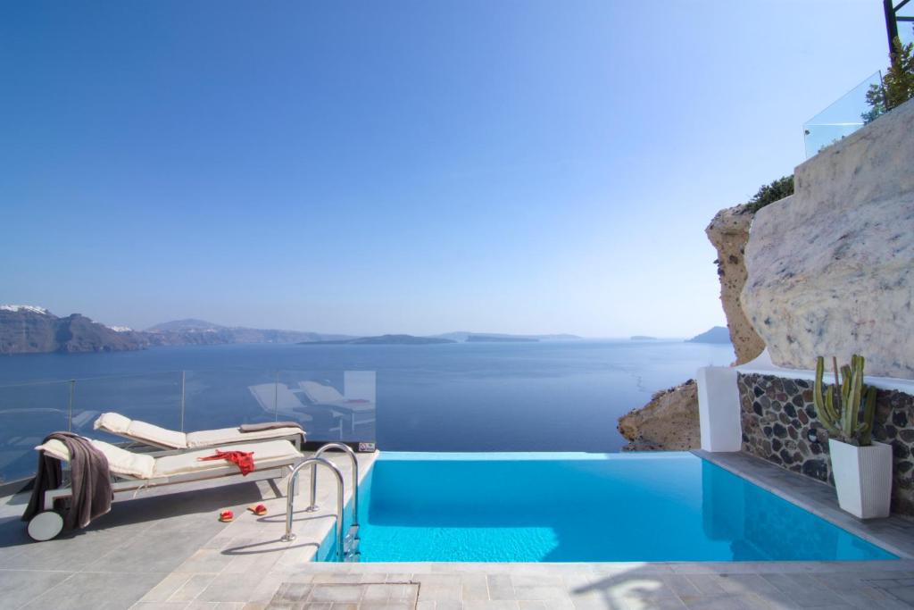 Сьюит (Люкс Infinity с собственным бассейном и видом на кальдеру) отеля Santorini Secret Suites & Spa, Оя