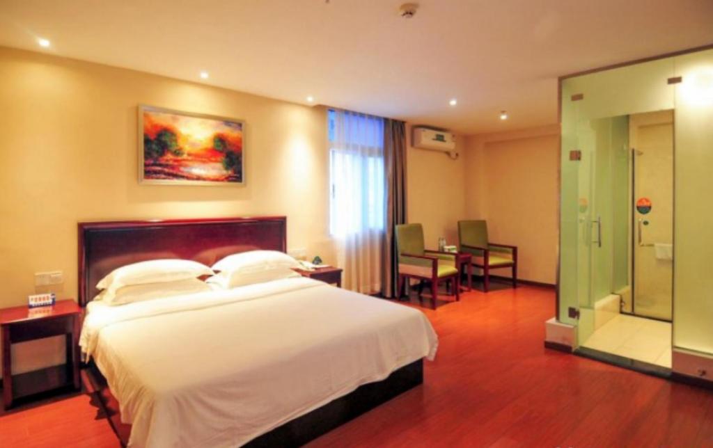 Двухместный (Для граждан материкового Китая — Номер с кроватью размера «queen-size») отеля GreenTree Inn Hainan, Хайкоу