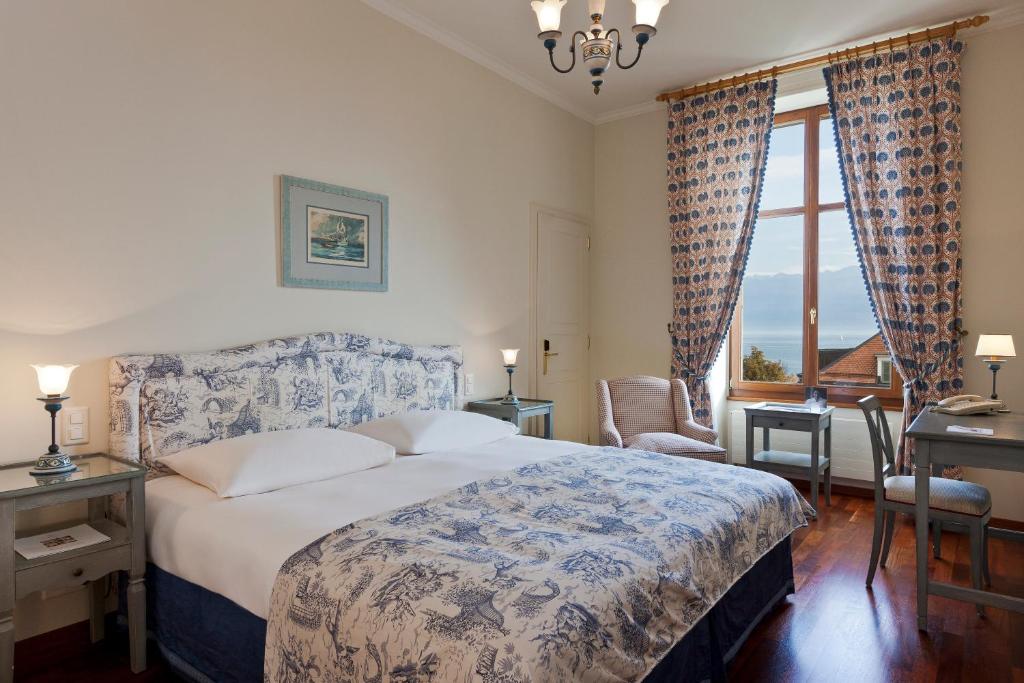 Двухместный (Улучшенный двухместный номер с 1 кроватью и видом на озеро) отеля Hotel Angleterre & Résidence, Лозанна