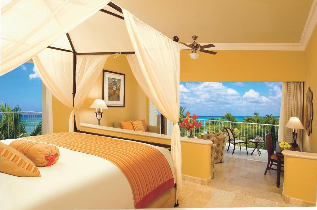 Сьюит (Привилегированный клубный люкс для новобрачных рядом с океаном) курортного отеля Dreams Tulum Resort & Spa - All Inclusive, Тулум