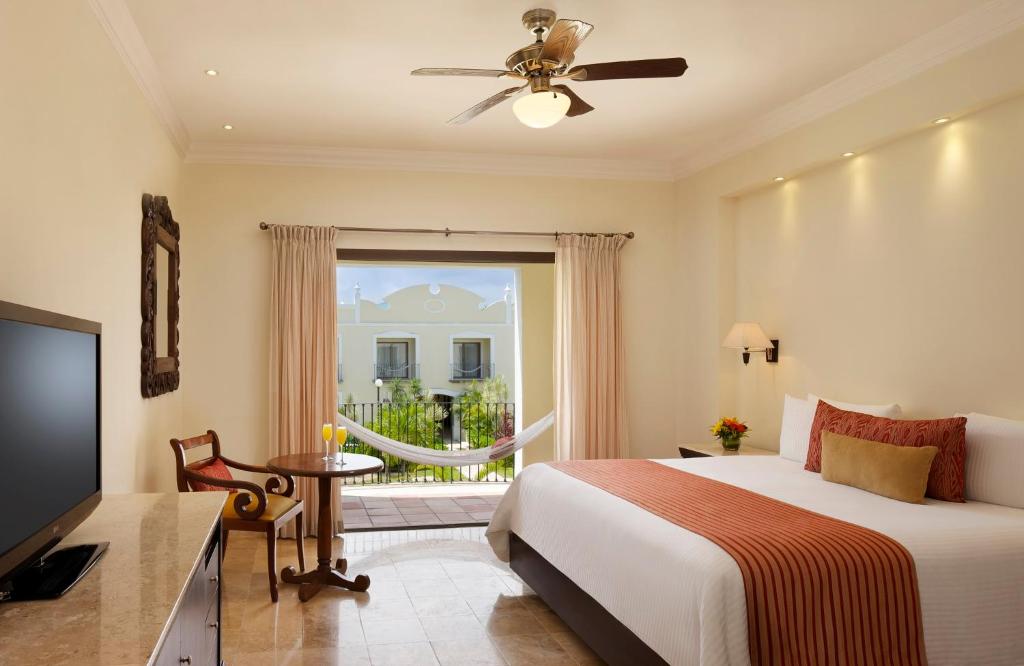 Двухместный (Номер Делюкс с кроватью размера «king-size» и видом на сад (только для взрослых)) курортного отеля Dreams Tulum Resort & Spa - All Inclusive, Тулум