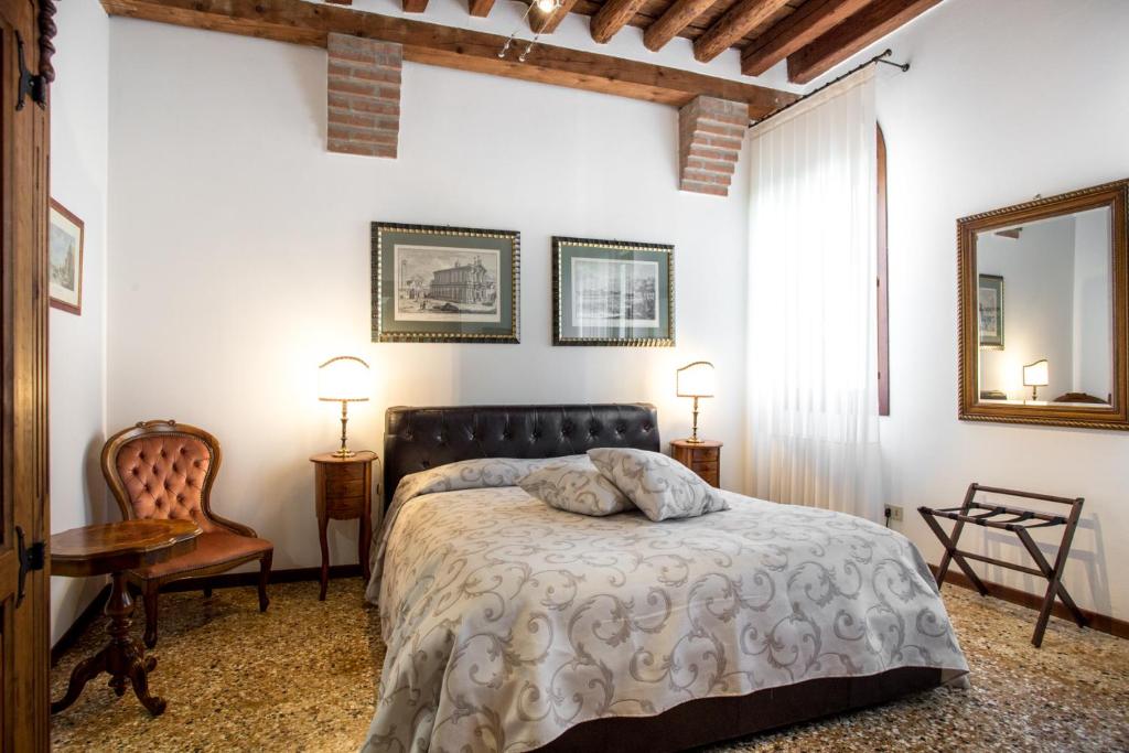 Двухместный (Улучшенный двухместный номер с 1 кроватью) отеля Ca' Santo Spirito, Венеция