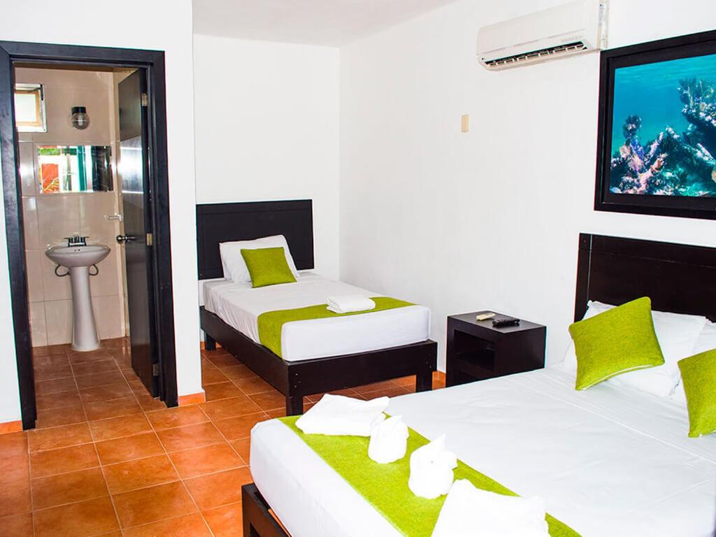 Трехместный (Трехместный номер) отеля Hotel Arrecifes Costamaya, Махауаль